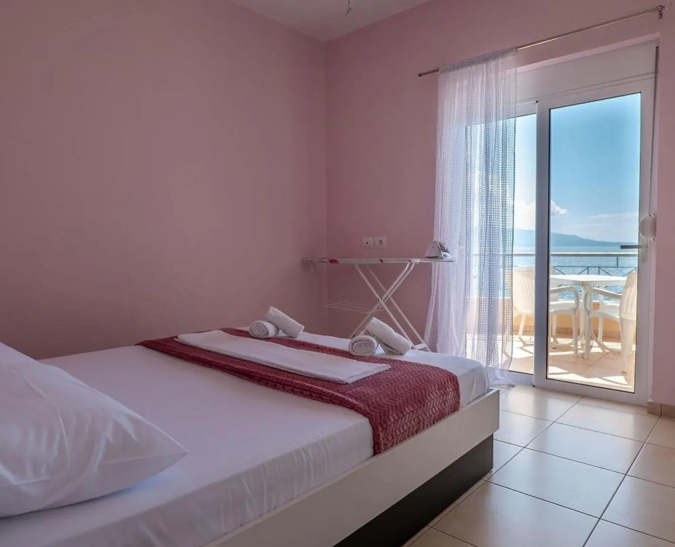 Noel Sea View Apartments ساراندا