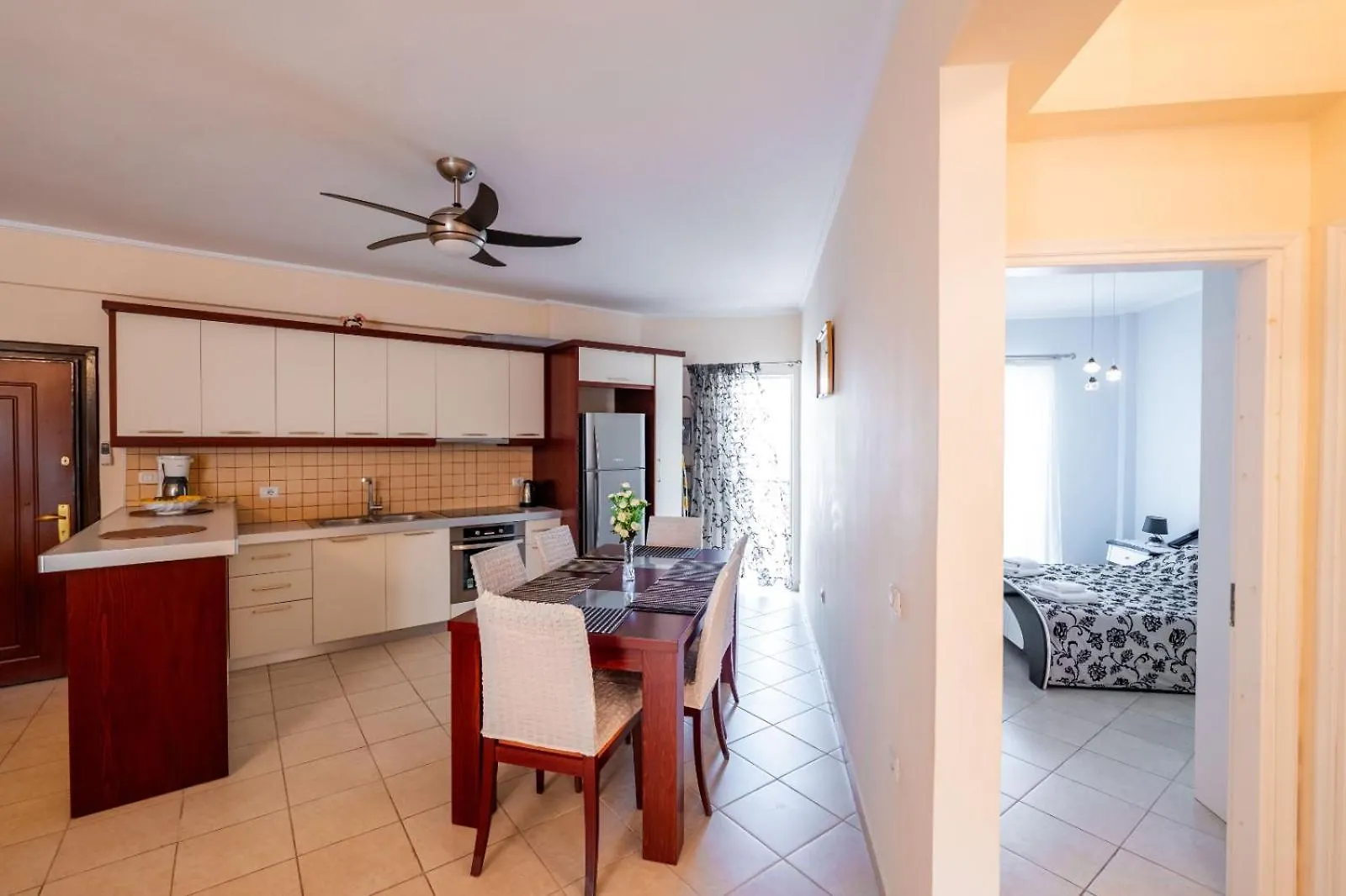 Noel Sea View Apartments ساراندا