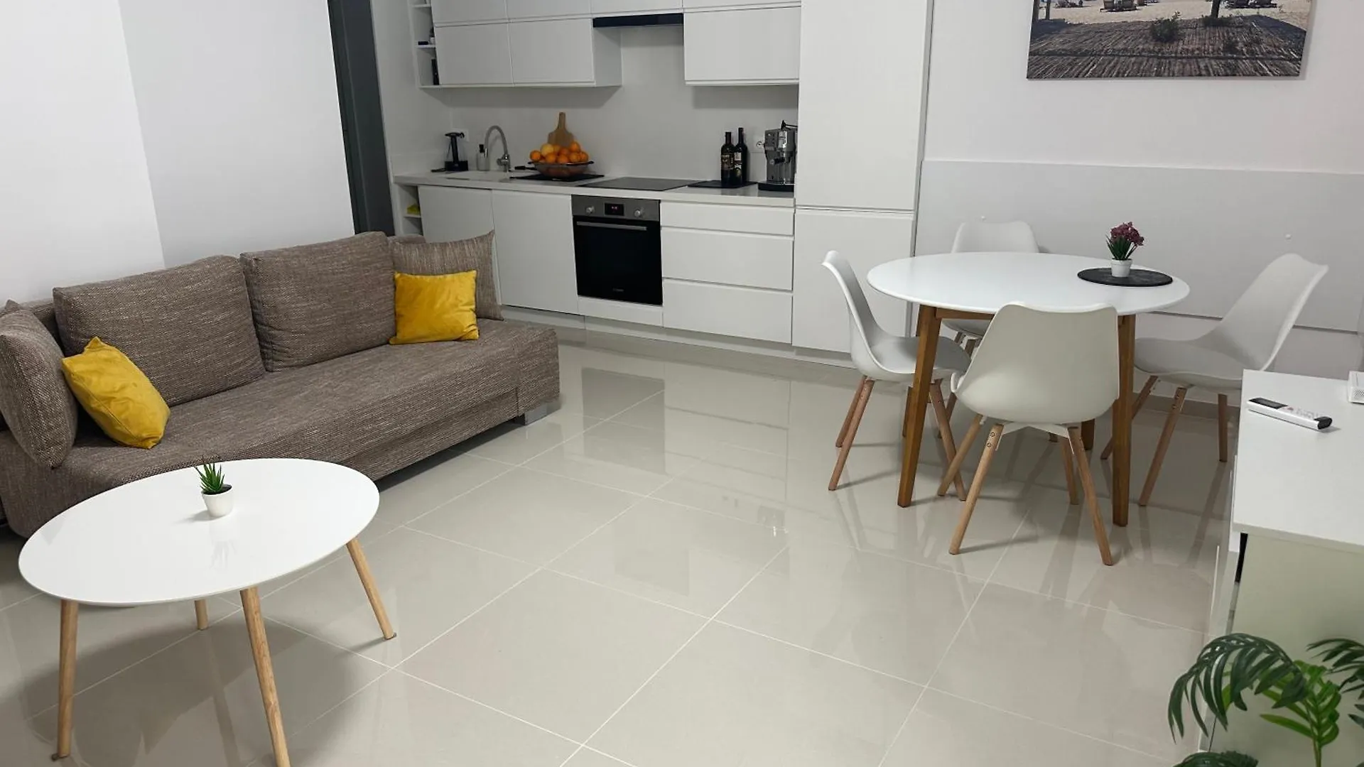 Noel Sea View Apartments ساراندا
