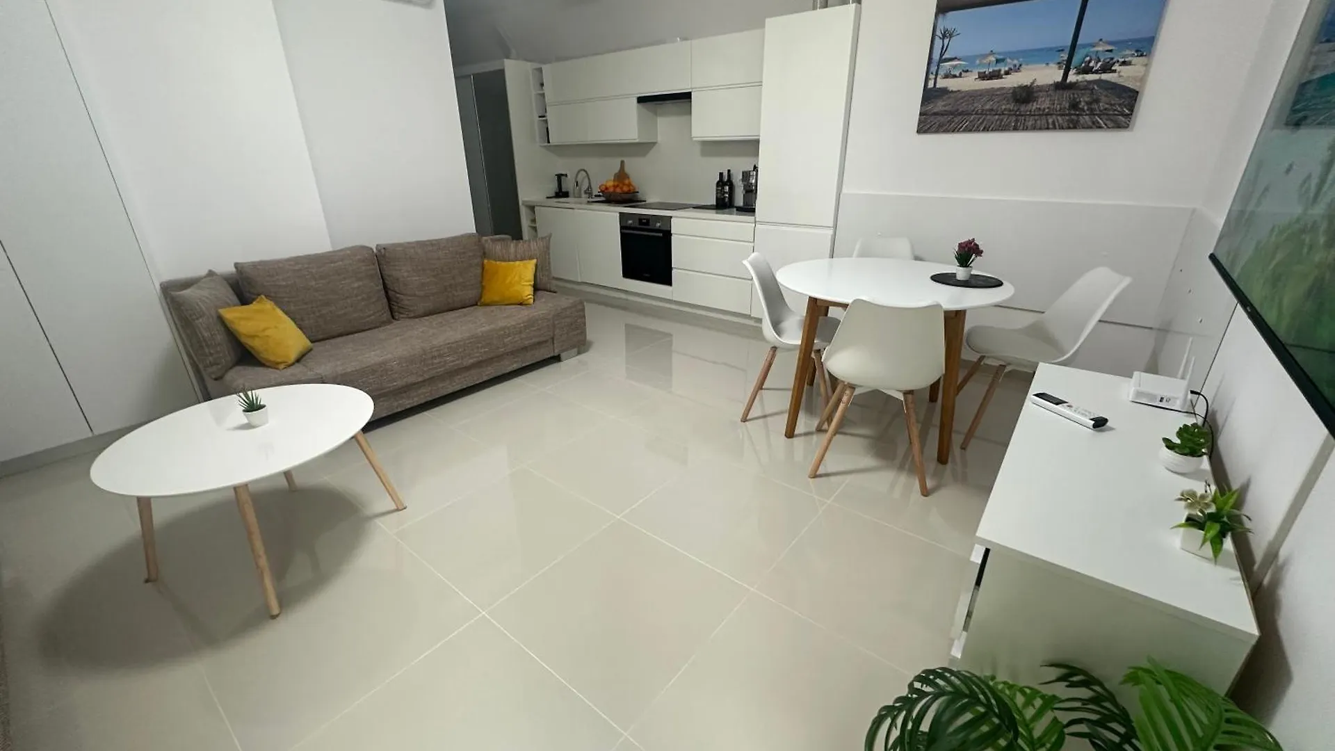Noel Sea View Apartments ساراندا